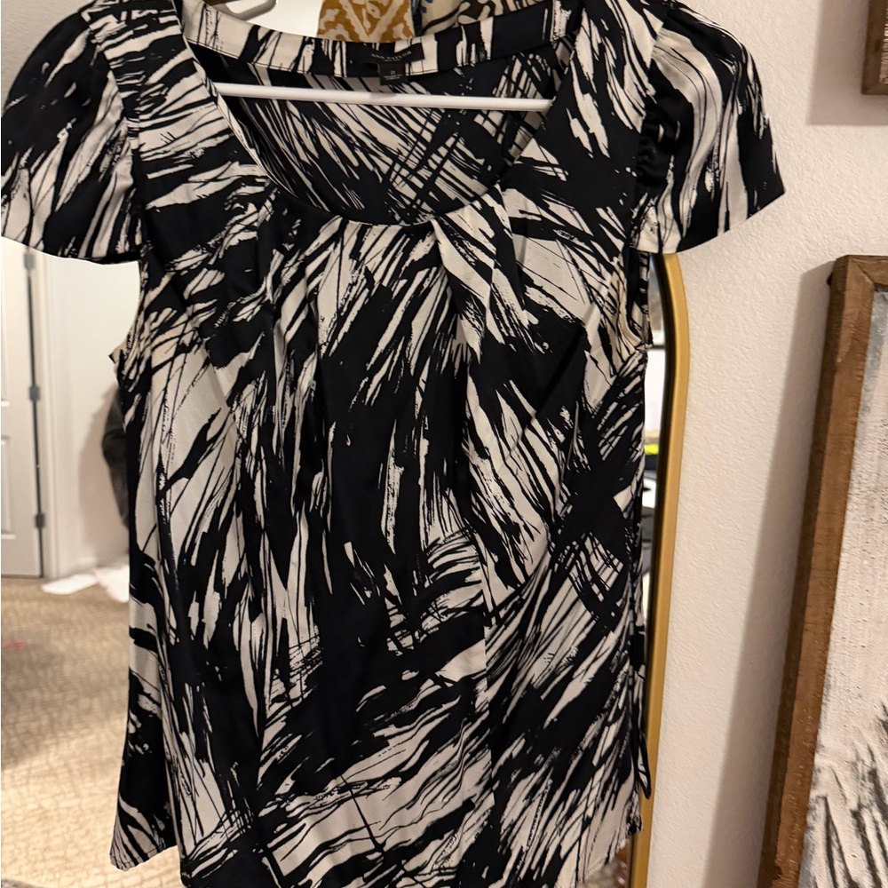 Ann Taylor Black and White Abstract Blouse